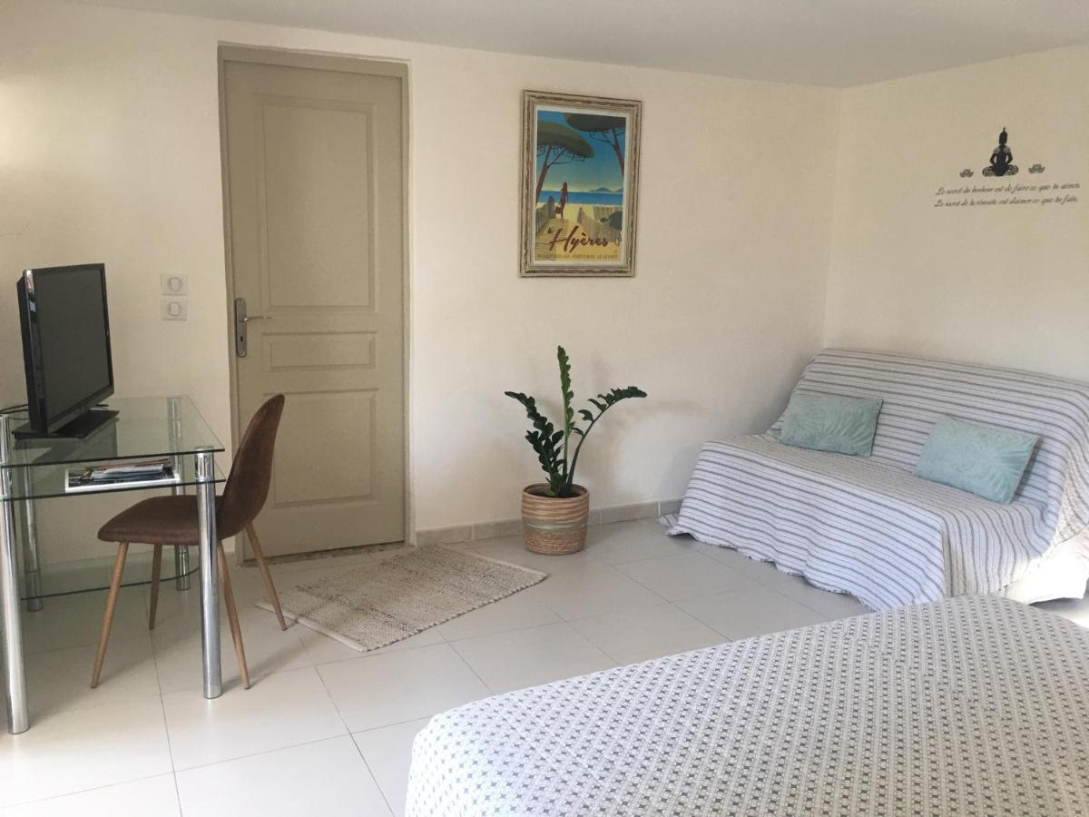 Appartement Dans La Colline Belgentier Kültér fotó