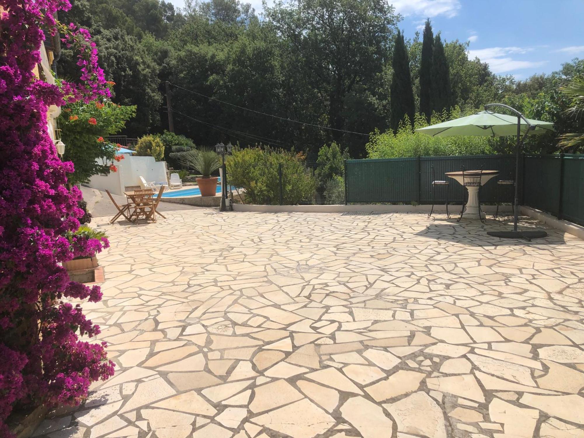 Appartement Dans La Colline Belgentier Kültér fotó
