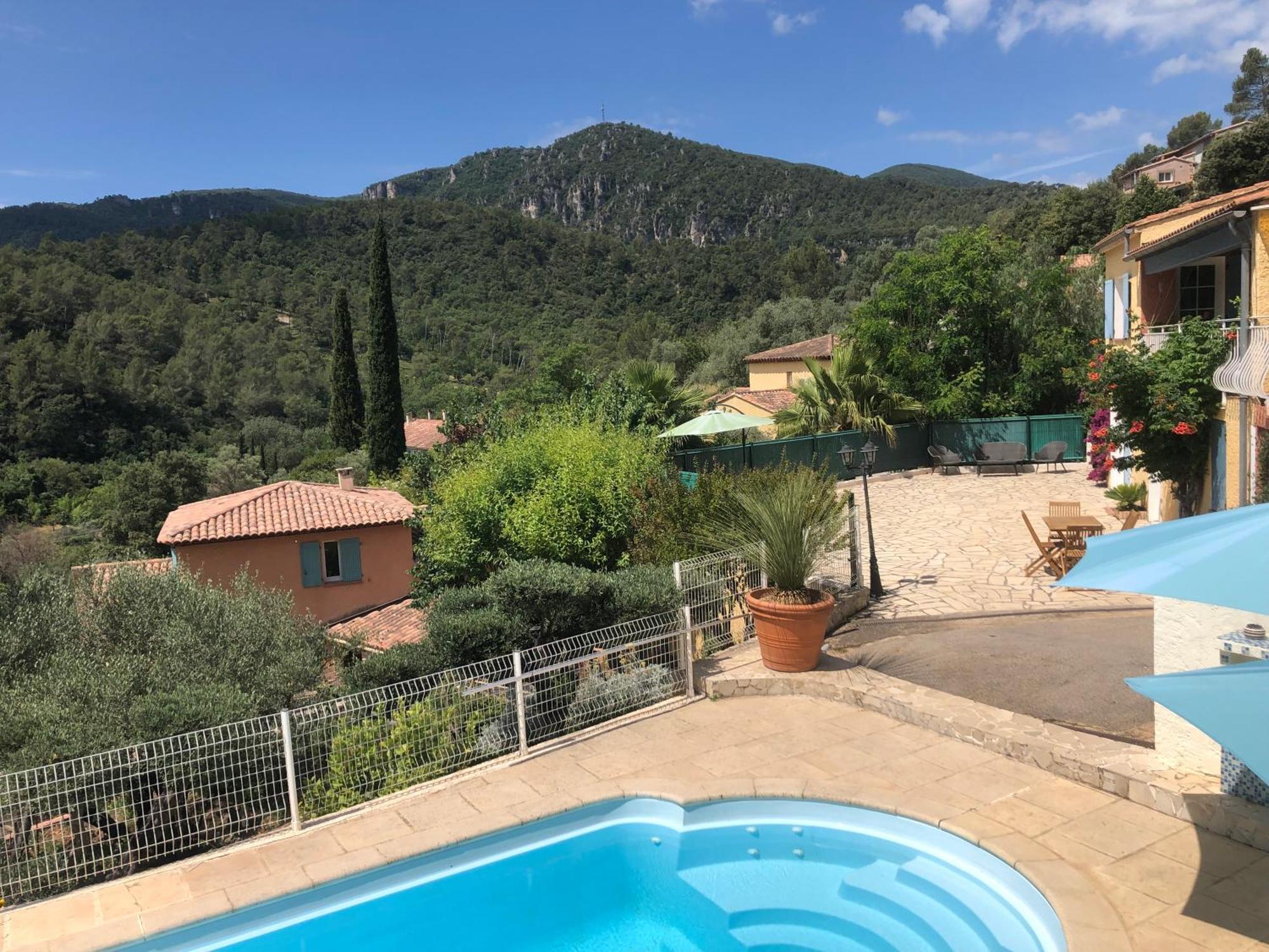 Appartement Dans La Colline Belgentier Kültér fotó